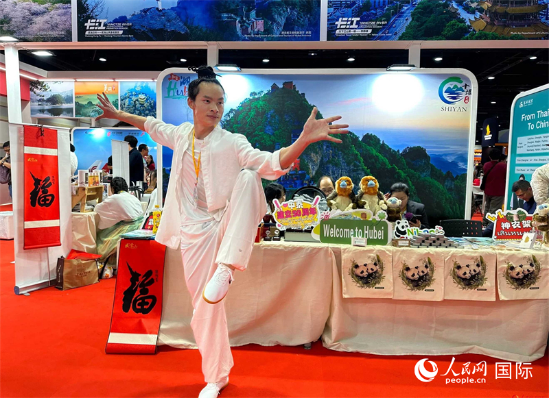 中國武當(dāng)功夫走進(jìn)東南亞，以精湛的武藝和飄逸的身姿詮釋中國武術(shù)的精髓。人民網(wǎng)記者 簡承淵攝