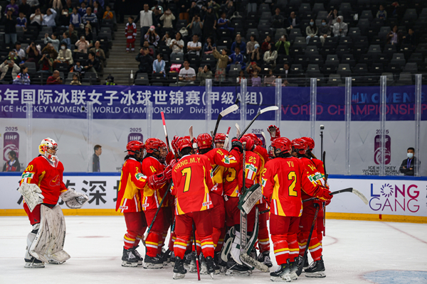中國隊球員慶祝勝利。圖片來源：中國冰球協(xié)會