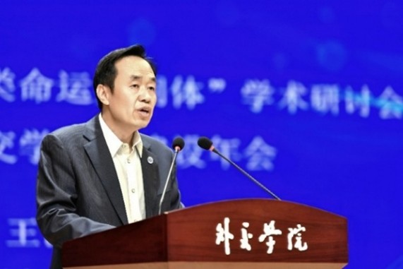 外交學(xué)院黨委書(shū)記王世廷大使致辭。主辦方供圖