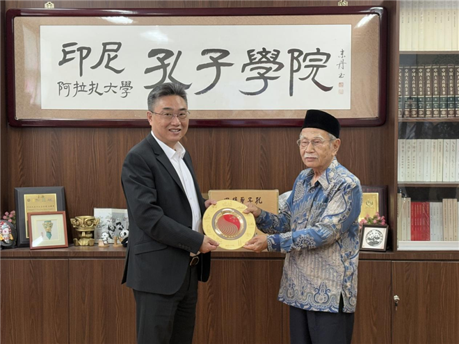 雙方交換禮物?；顒?dòng)主辦方供圖