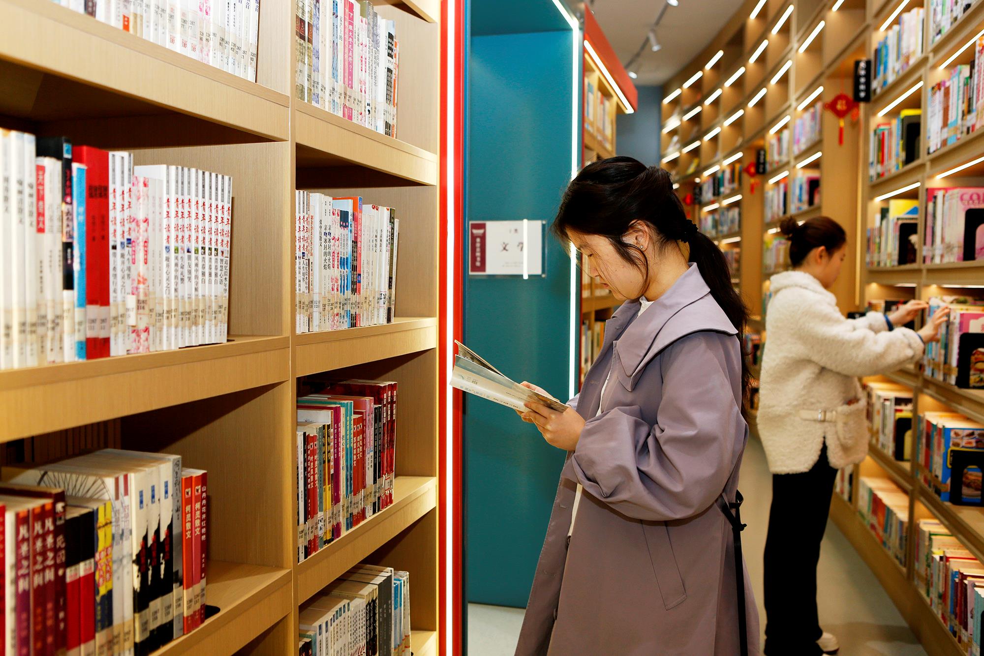 △2025年3月29日，讀者在山西臨汾市襄汾縣圖書館閱讀。