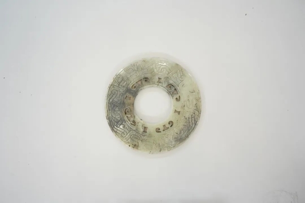 武王墩一號(hào)墓出土的鏤孔玉璧。全國十大考古新發(fā)現(xiàn)活動(dòng)辦公室供圖