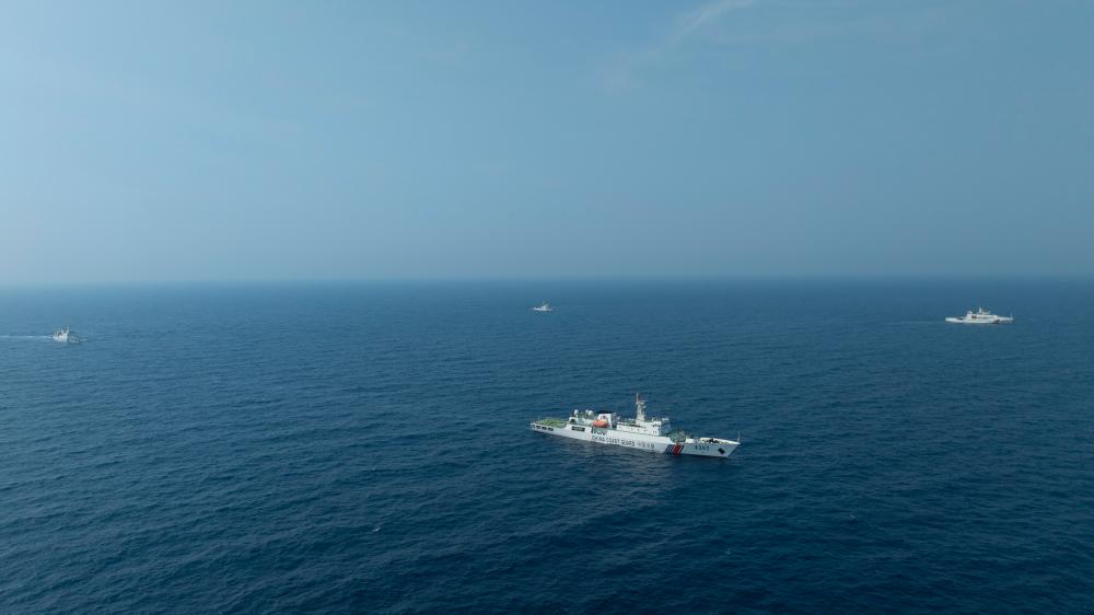 4月22日，中越海警艦艇編隊(duì)在北部灣海域開展聯(lián)合巡邏。（中國海警供圖）
