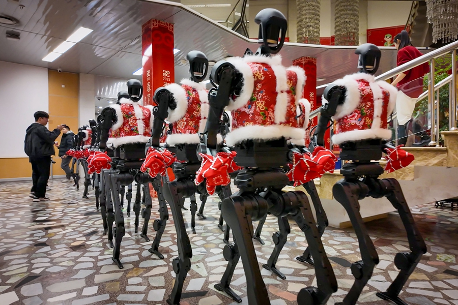 2025年1月28日，杭州宇樹科技人形機器人在2025年央視春晚后臺。新華社發(fā)