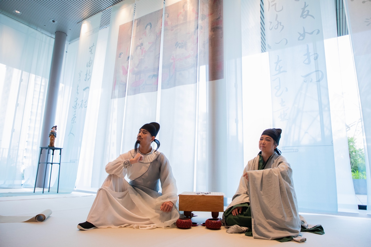 白居易與茶仙盧仝。中國駐大阪旅游辦事處供圖
