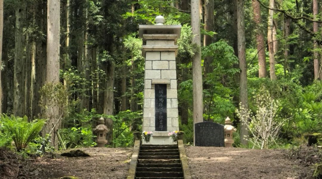 福島縣豬苗代町中國(guó)殉難勞工慰靈碑修繕完工暨植樹祭掃儀式舉行。中國(guó)駐新潟總領(lǐng)館供圖