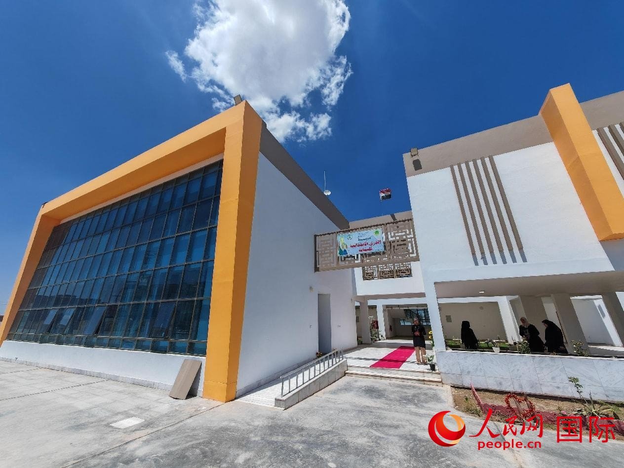 圖為阿爾·圖拉女子學(xué)校校園一景。人民網(wǎng)記者 管克江攝