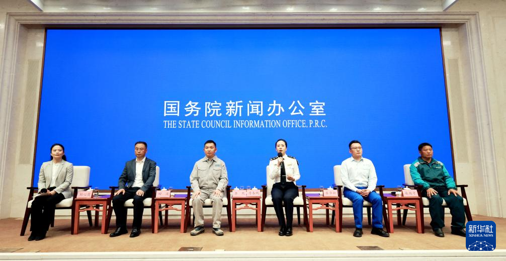5月29日，國務(wù)院新聞辦公室在北京舉行“新征程上的奮斗者”中外記者見面會(huì)，交通運(yùn)輸領(lǐng)域代表圍繞“加快建設(shè)交通強(qiáng)國 勇當(dāng)開路先鋒”與中外記者見面交流。新華社記者 潘旭 攝